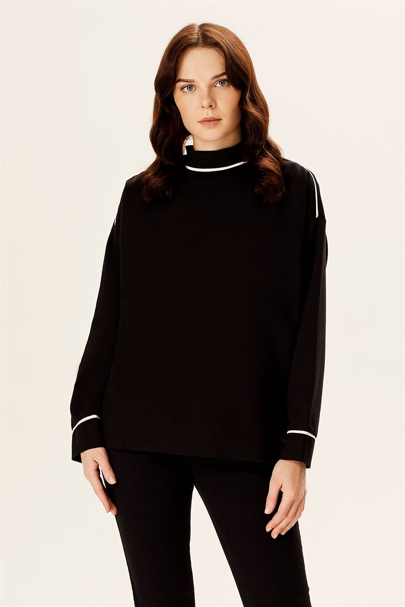 Beyaz Şerit Detaylı Dik Yaka Sweatshirt