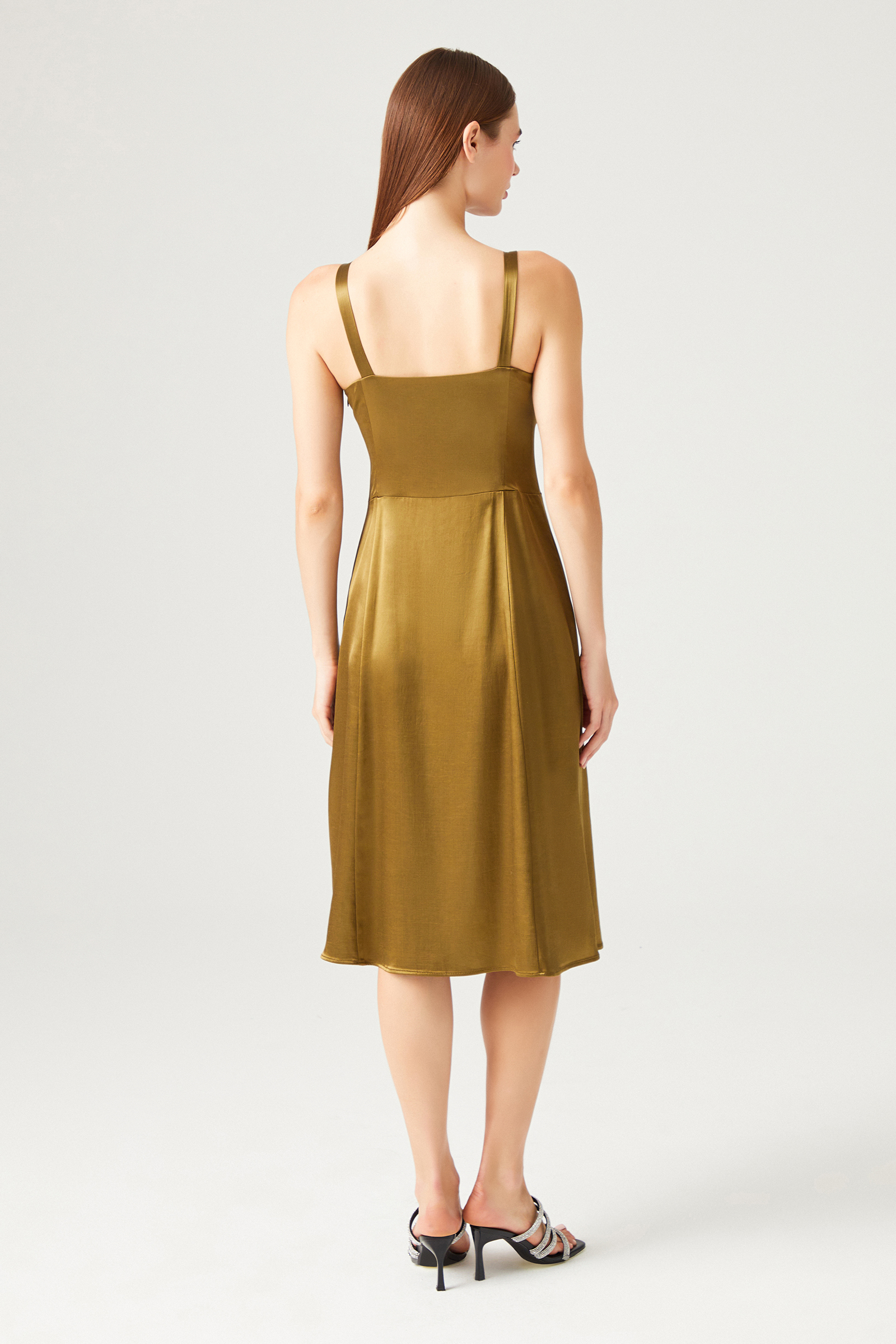 Önü Düğmeli Şık Saten Elbise