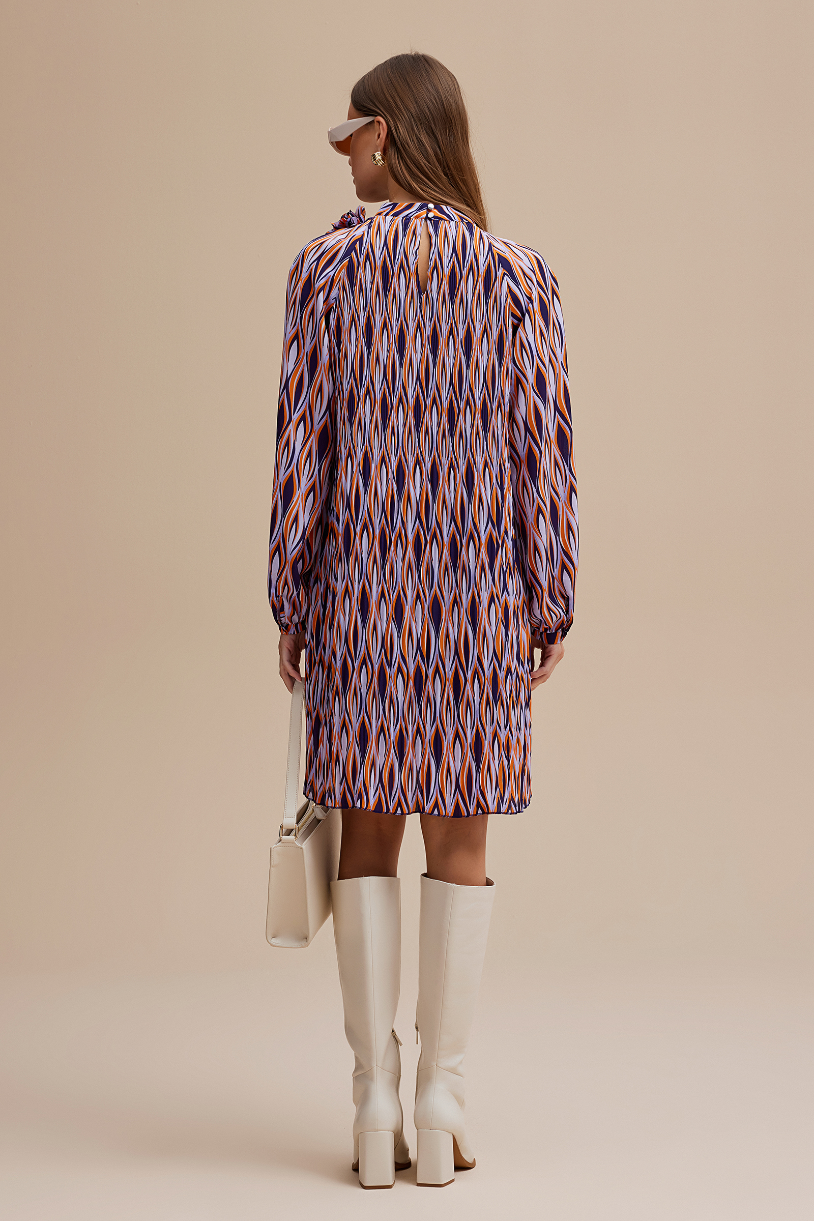 Gül Detaylı Piliseli Elbise