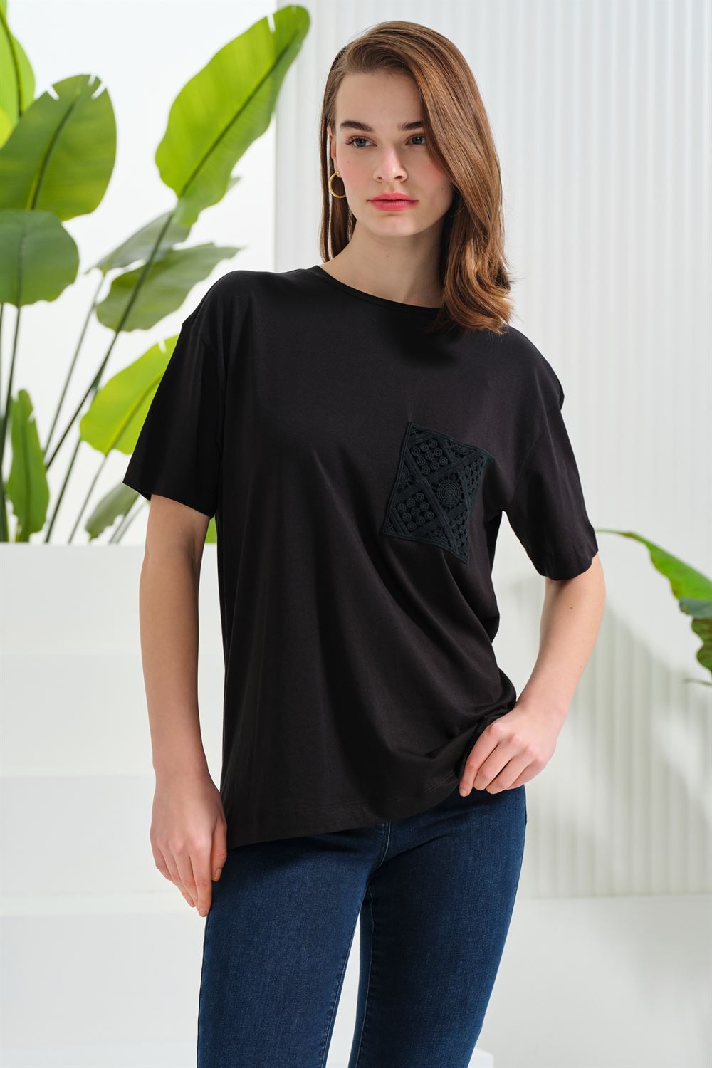 Dantel Cep Detaylı T-Shirt