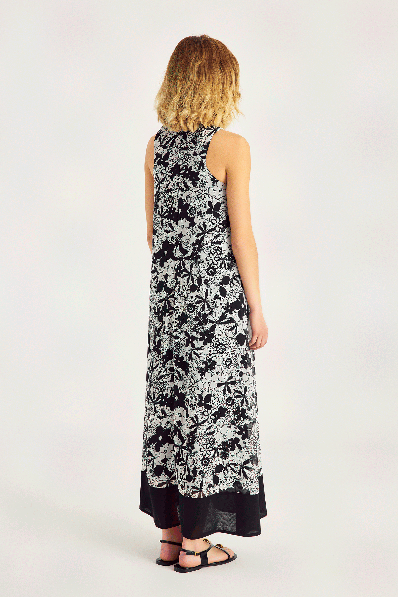 Yakası Burgu Detaylı Maxi Boy Elbise Yakası Burgu Detaylı Maxi Boy Elbise