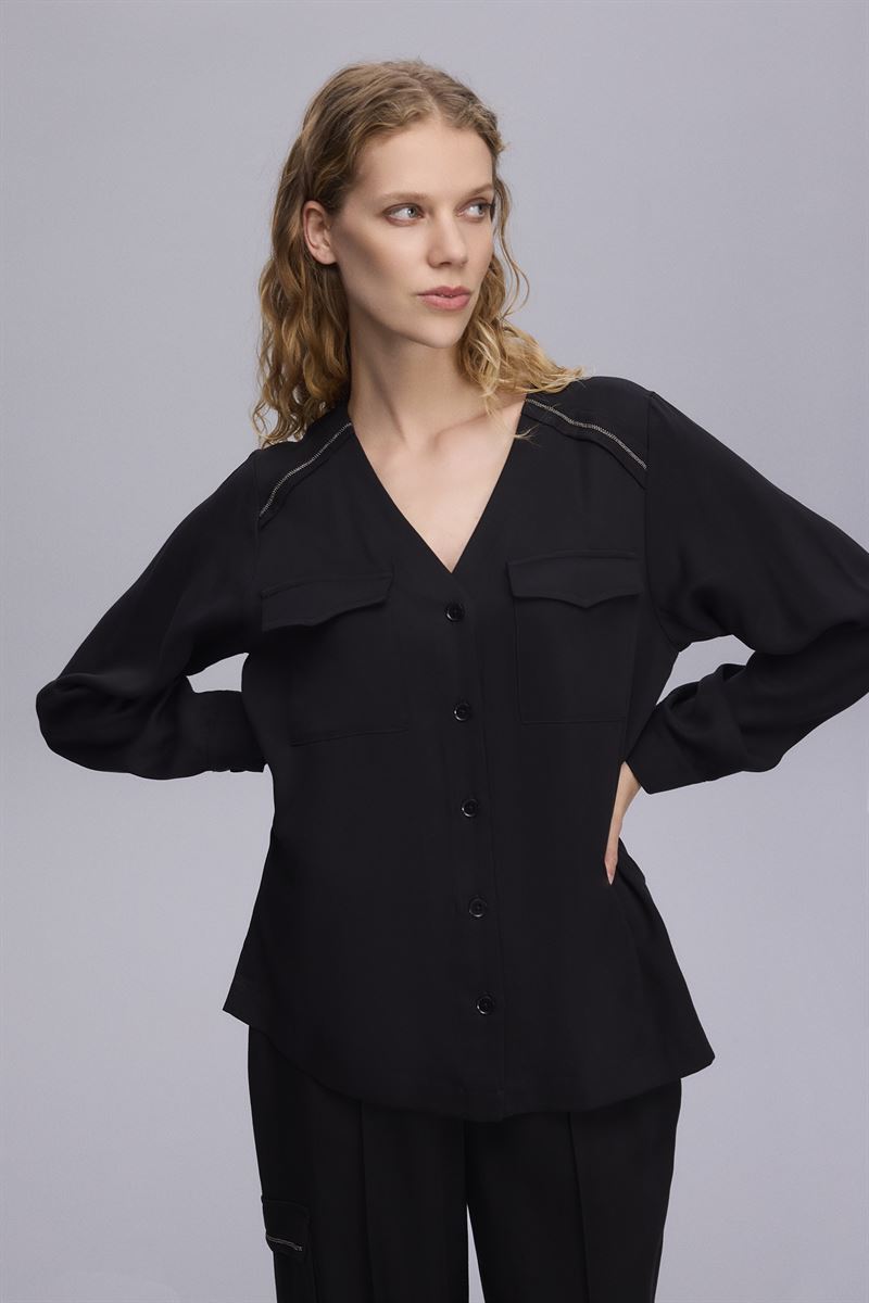 V Yaka Siyah Gömlek