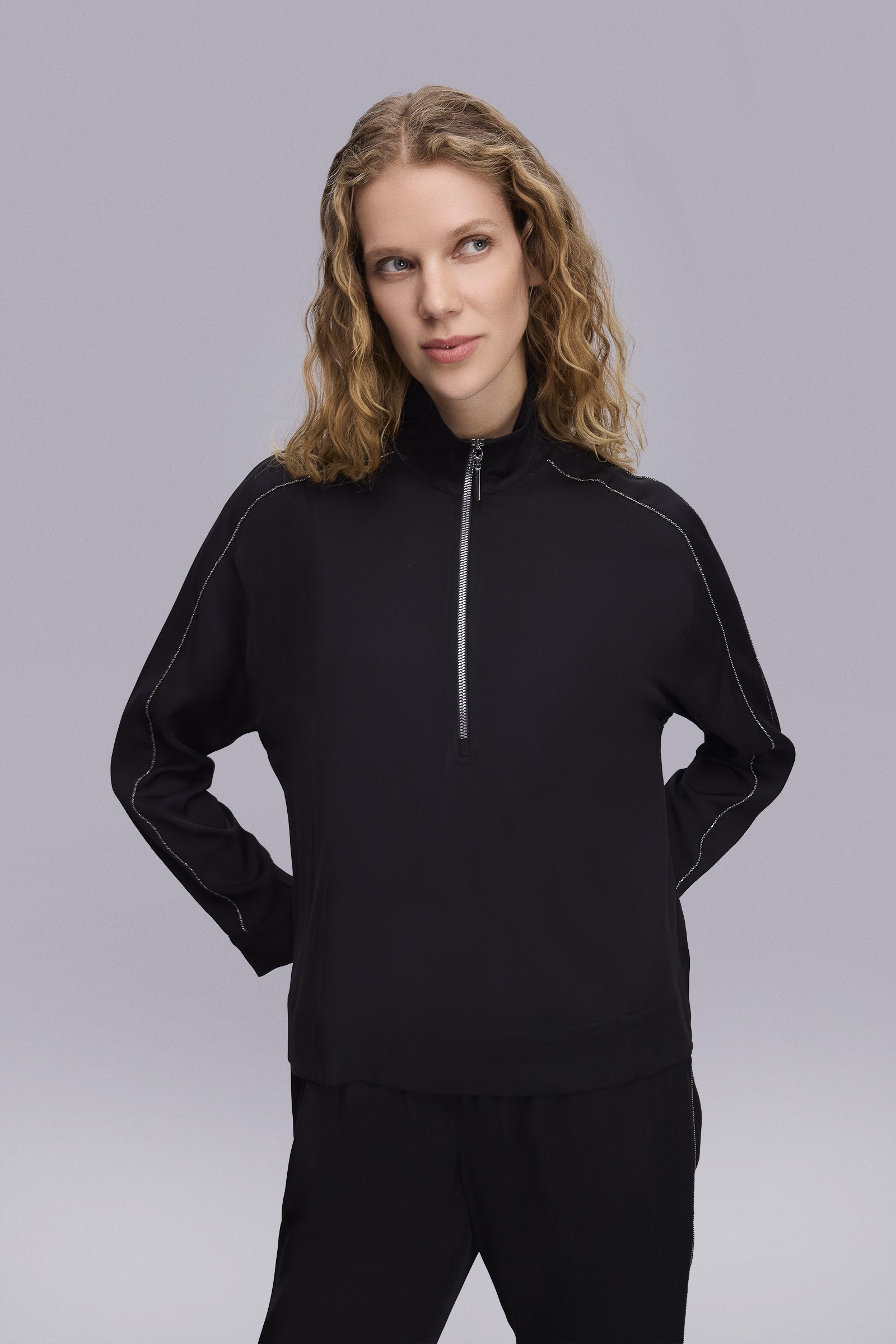 Yakası Fermuarlı Siyah Spor Üst Yakası Fermuarlı Siyah Spor Üst