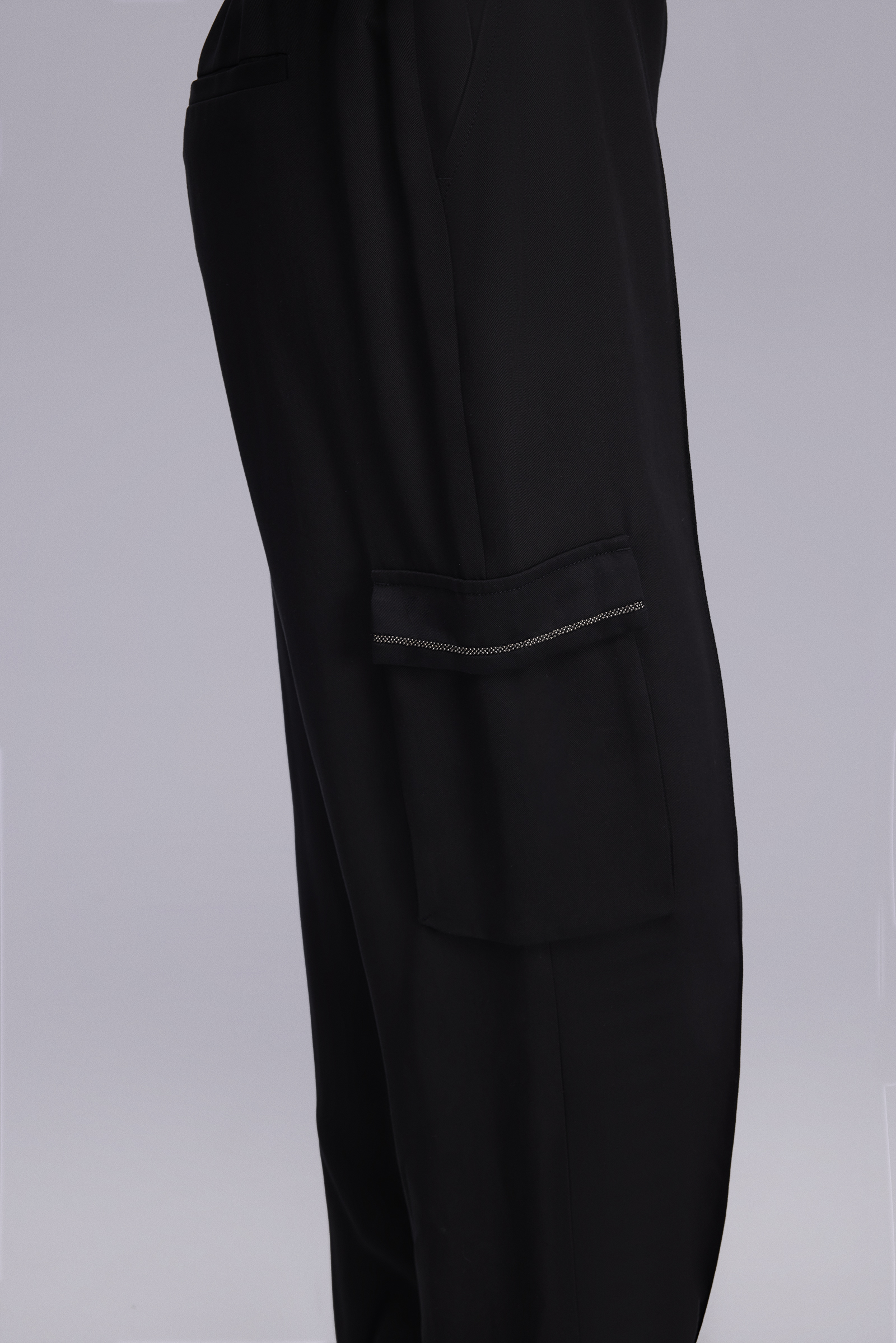 Paçası Büzgü Detaylı Siyah Pantolon Paçası Büzgü Detaylı Siyah Pantolon