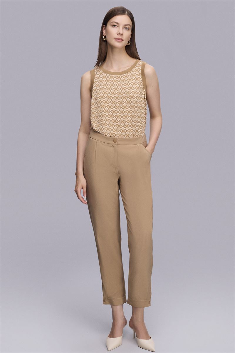 Paçası Düğme Detaylı Havuç Form Taba Pantolon