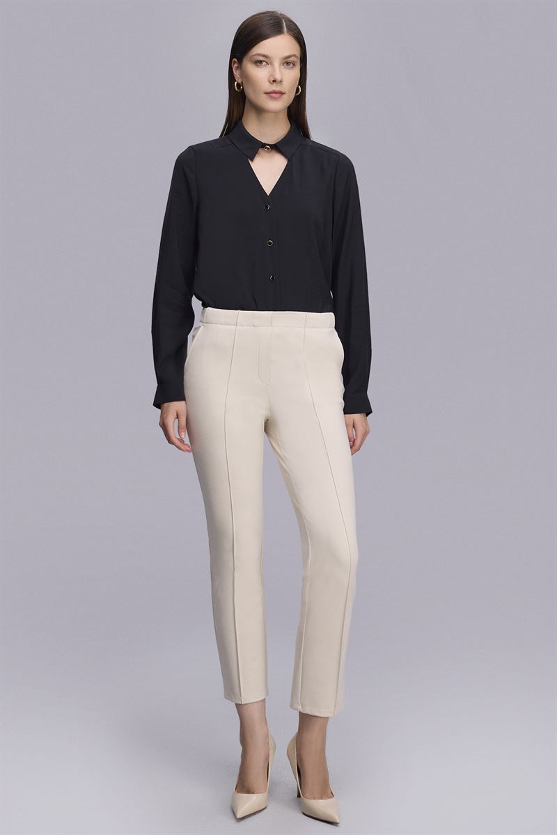 Önü Dikişli Bej Örme Pantolon