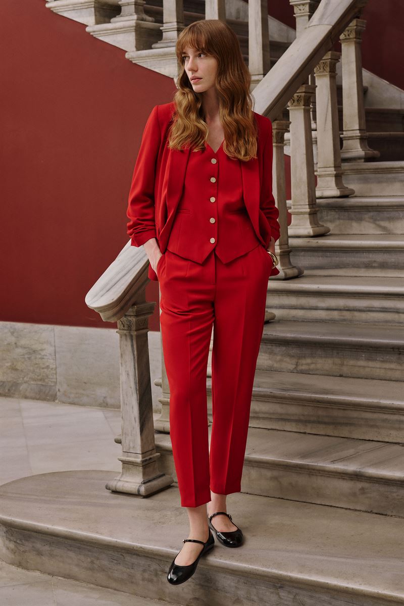 Kolu Büzgülü Kırmızı Ceket